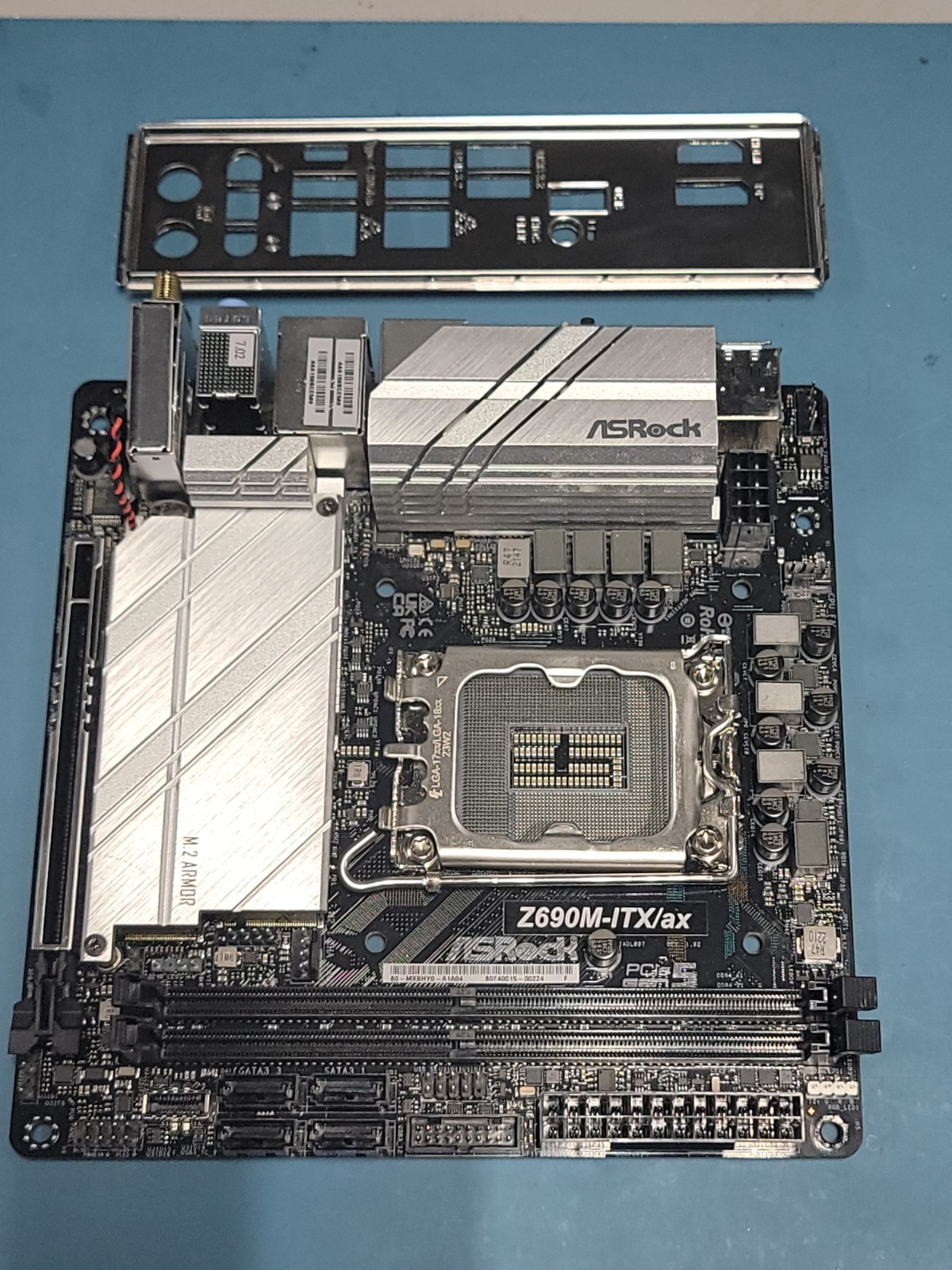 ASRock Z690M-ITX/ax LGA1700 ITX - Compact Build, WiFi 6, 2.5G LAN motherboard