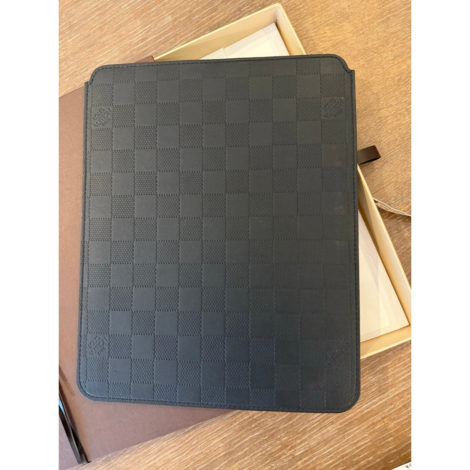 Louis Vuitton Damier Infini iPad tablet case full leather 10x8 original box Exc