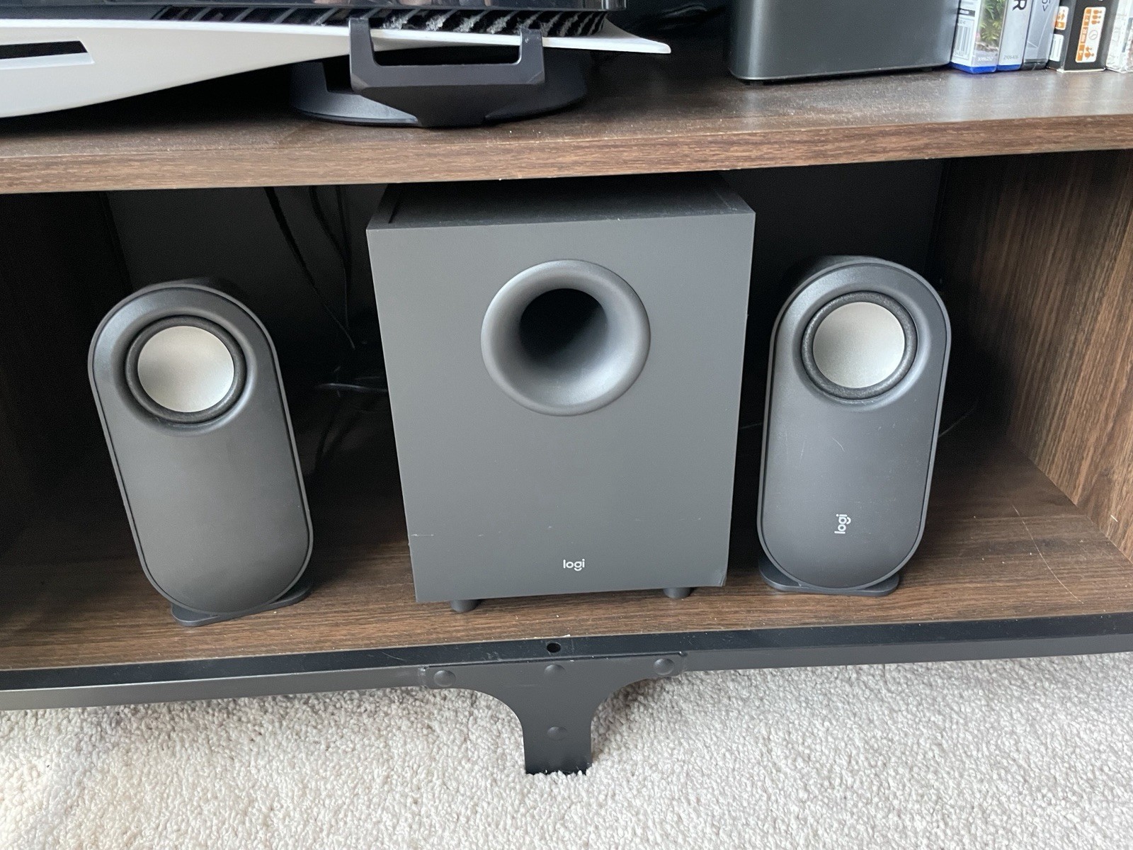 Logitech Z407 Bluetooth Computer Speakers with Subwoofer  READ NO CONTROLLER