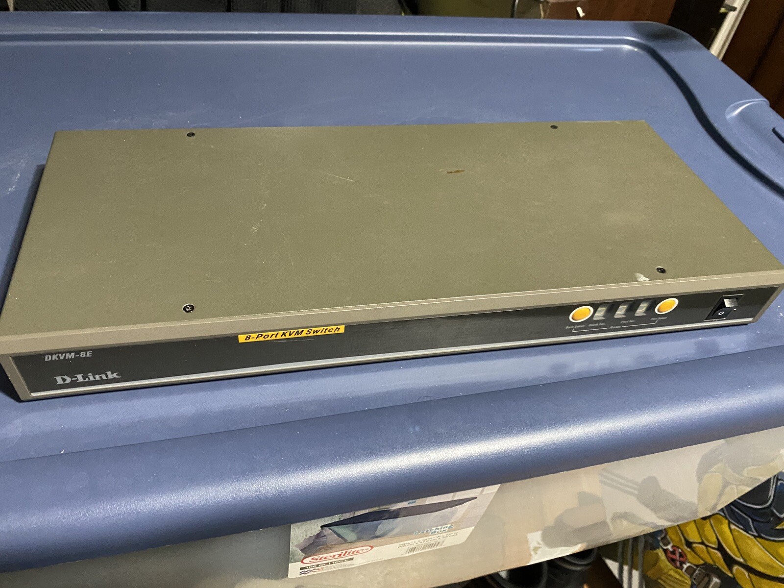 D-Link 8-Port Rack-Mounted KVM Switch DKVM-8E) With Power Cord.