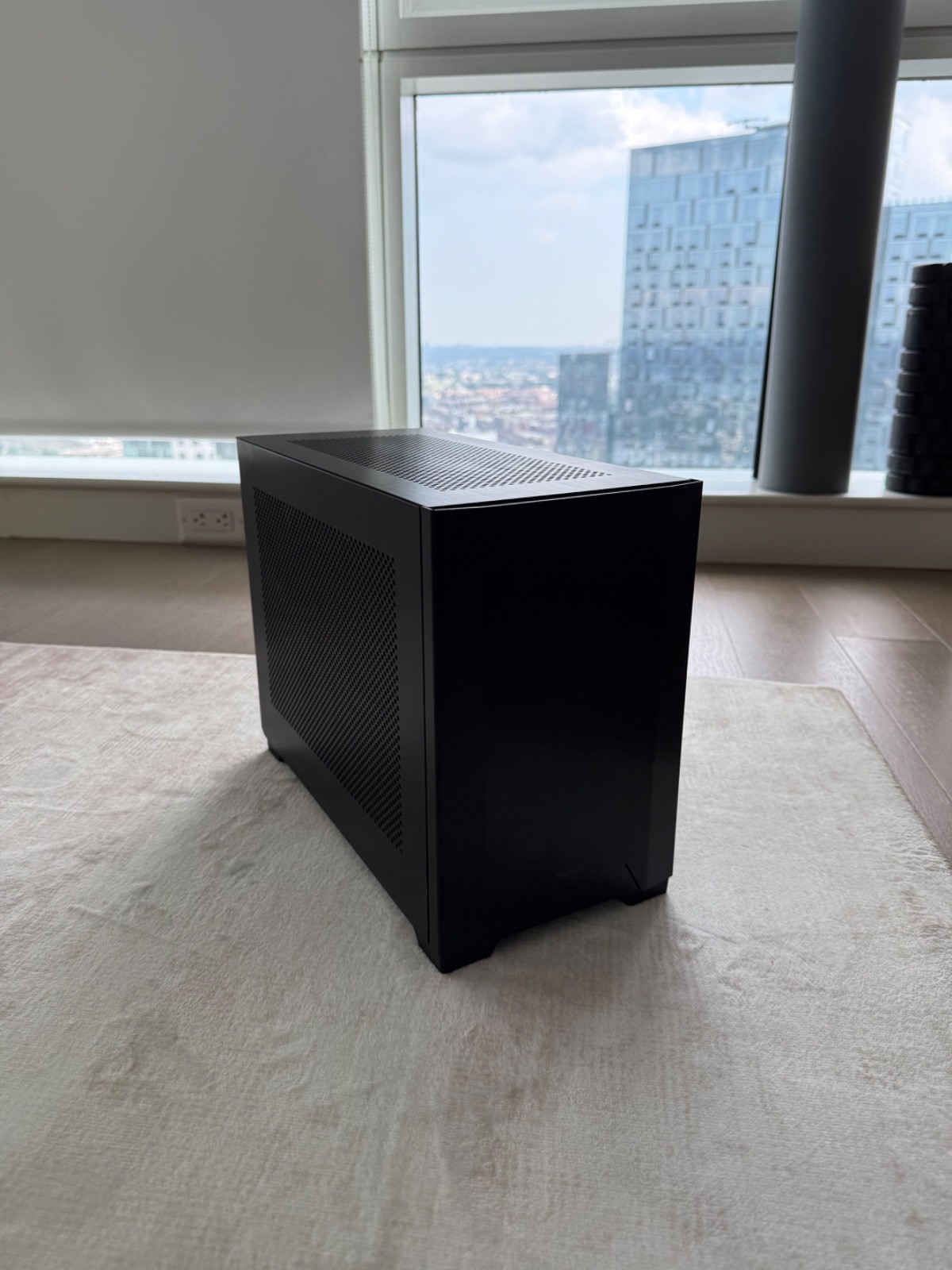 NCASE M1 v6 w/ 2 Noctua Fans
