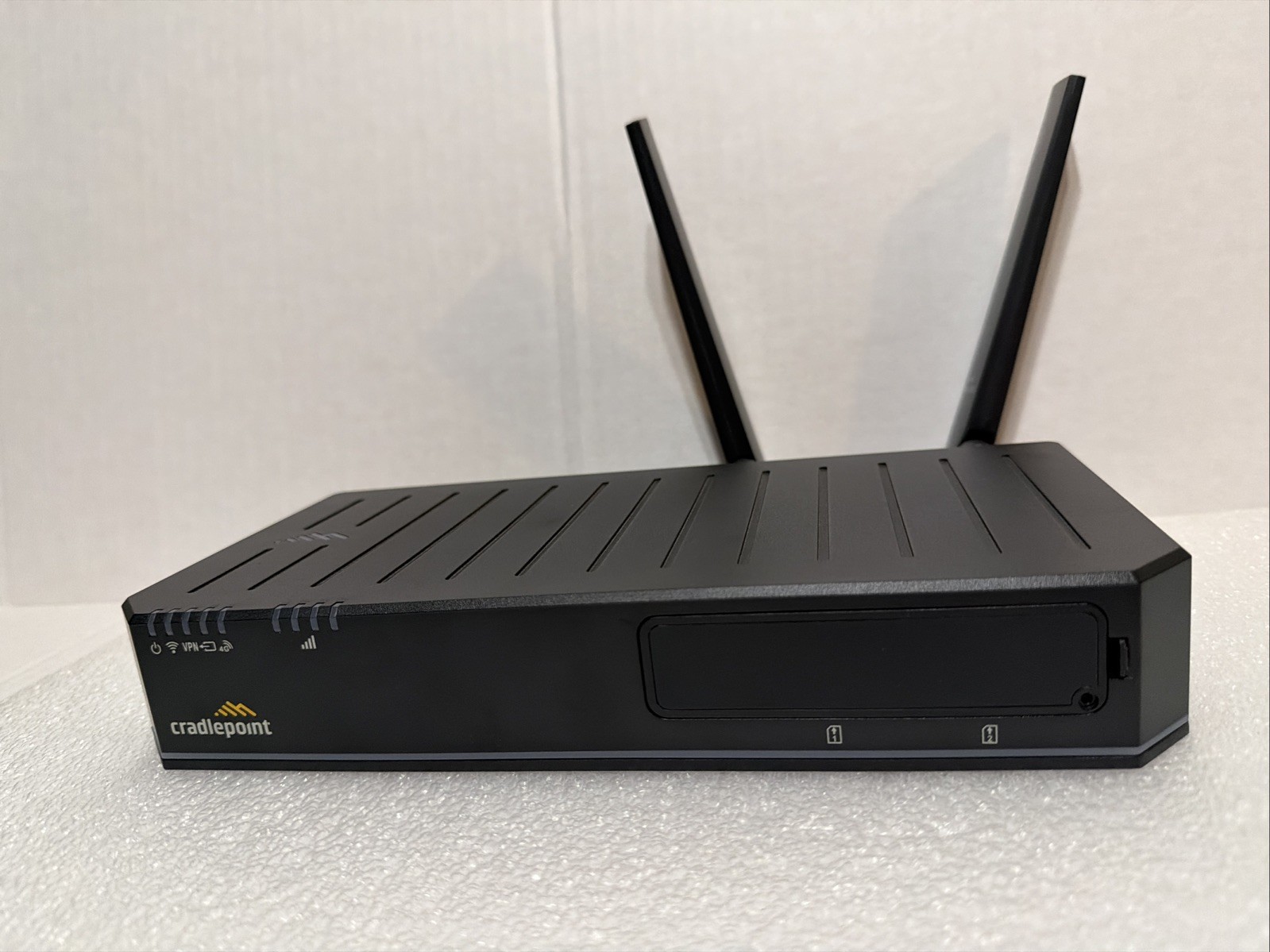 CRADLEPOINT E300 ROUTER