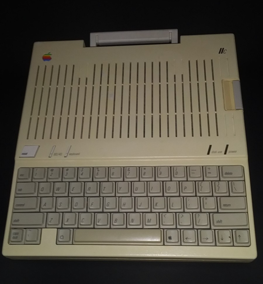 Apple iic A2S4000 vintage computer