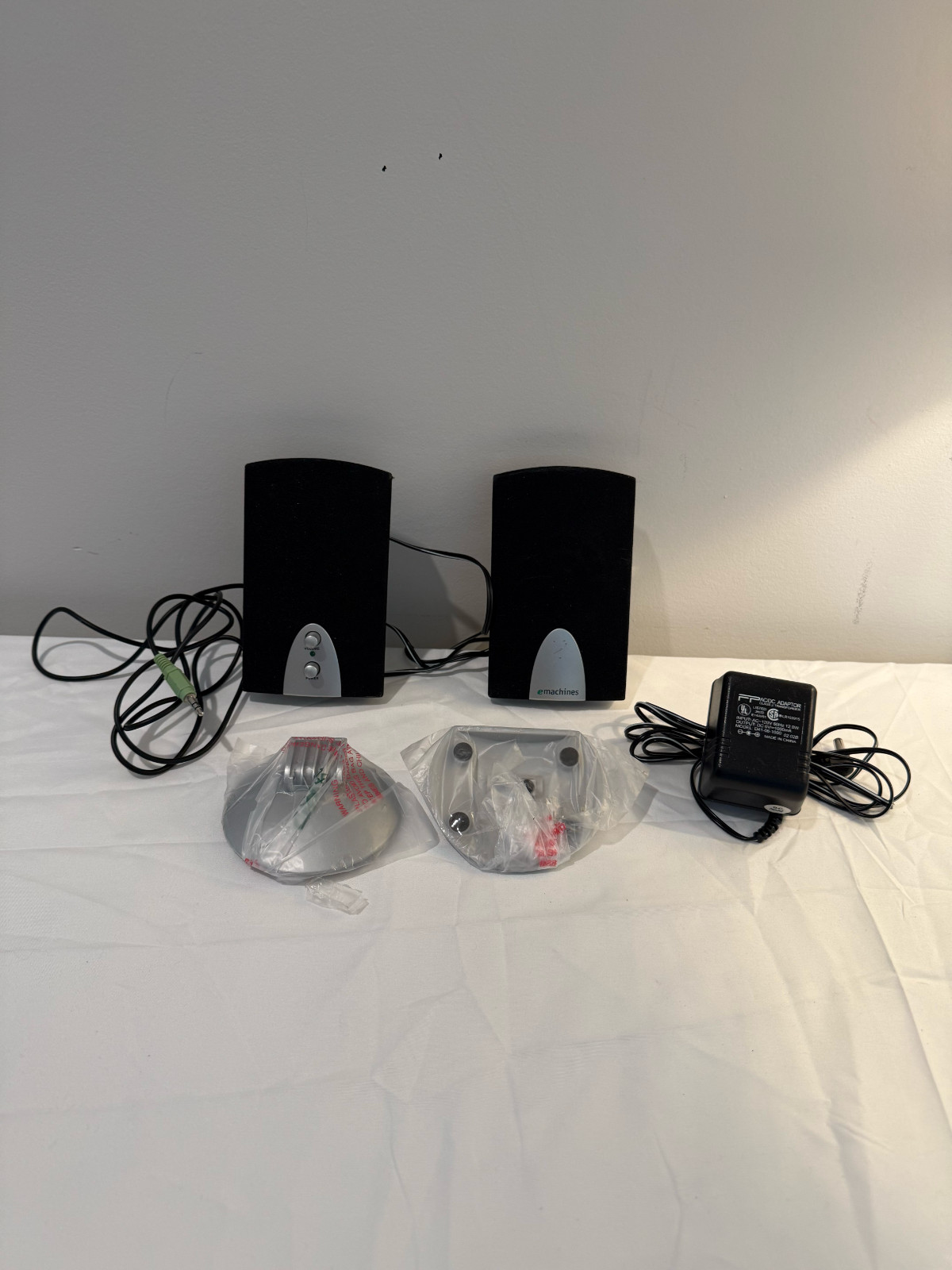 Vintage eMachines SP-30A PC Computer Laptop Multimedia Wired Speakers Wall Hang