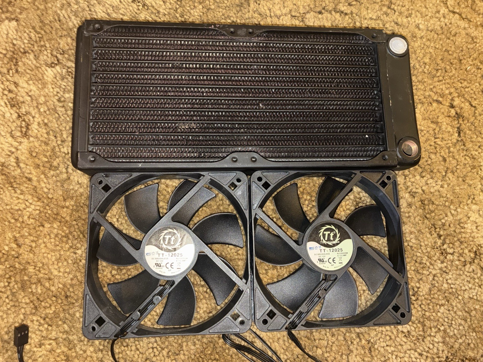 XSPC 240mm Black Radiator w/ 2 x Thermaltake TT-12025 120mm Fans