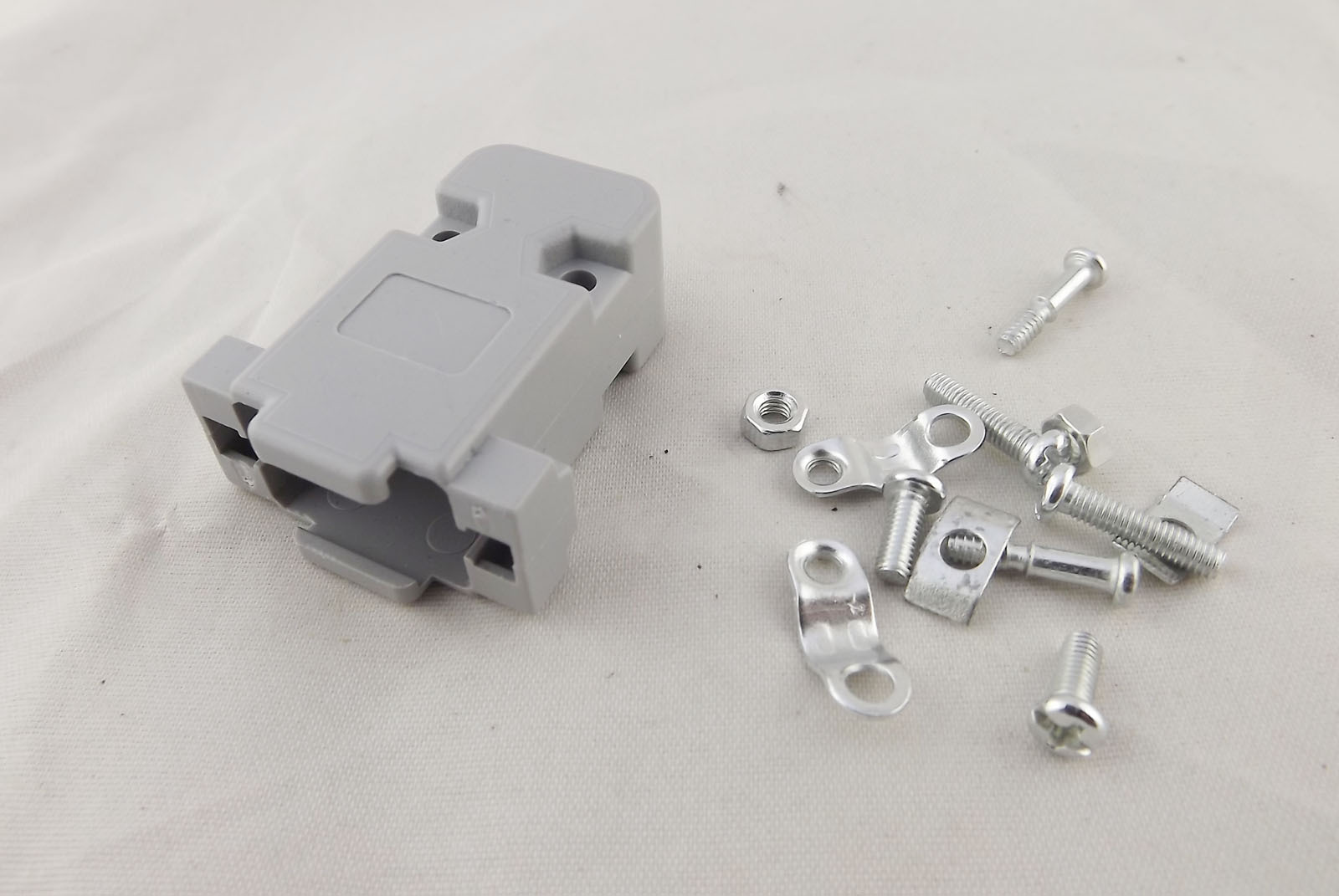 100pcs D-SUB Plastic Hood Cover Backshell & Screws for 9 Pin DB9 15 Pin DB15 VGA