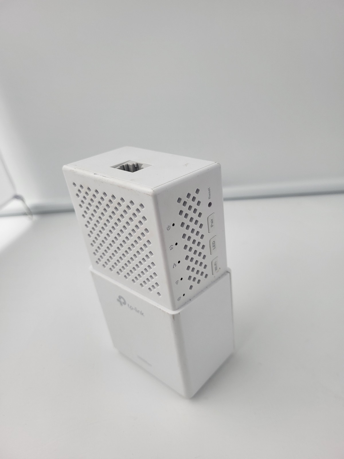 TP-Link TL-WPA7510 AC750 Wi-Fi Range Extender AV1000 Powerline Edition