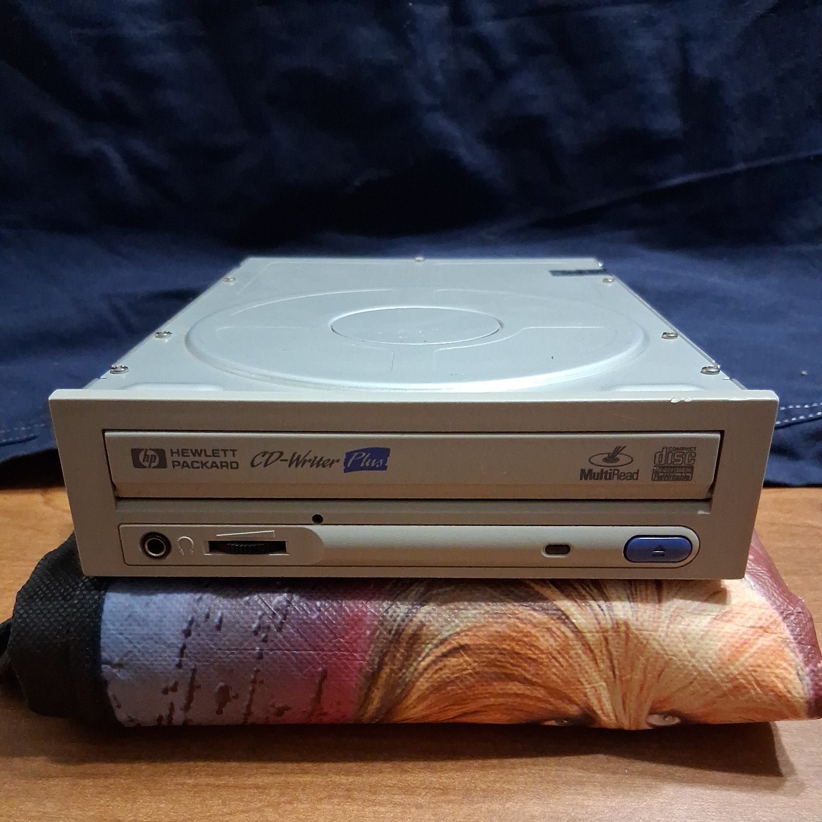 Title HP CD-Writer Plus 4x/4x/24x IDE CD-RW Drive MTCR-4804TE FEB 2000 Retro