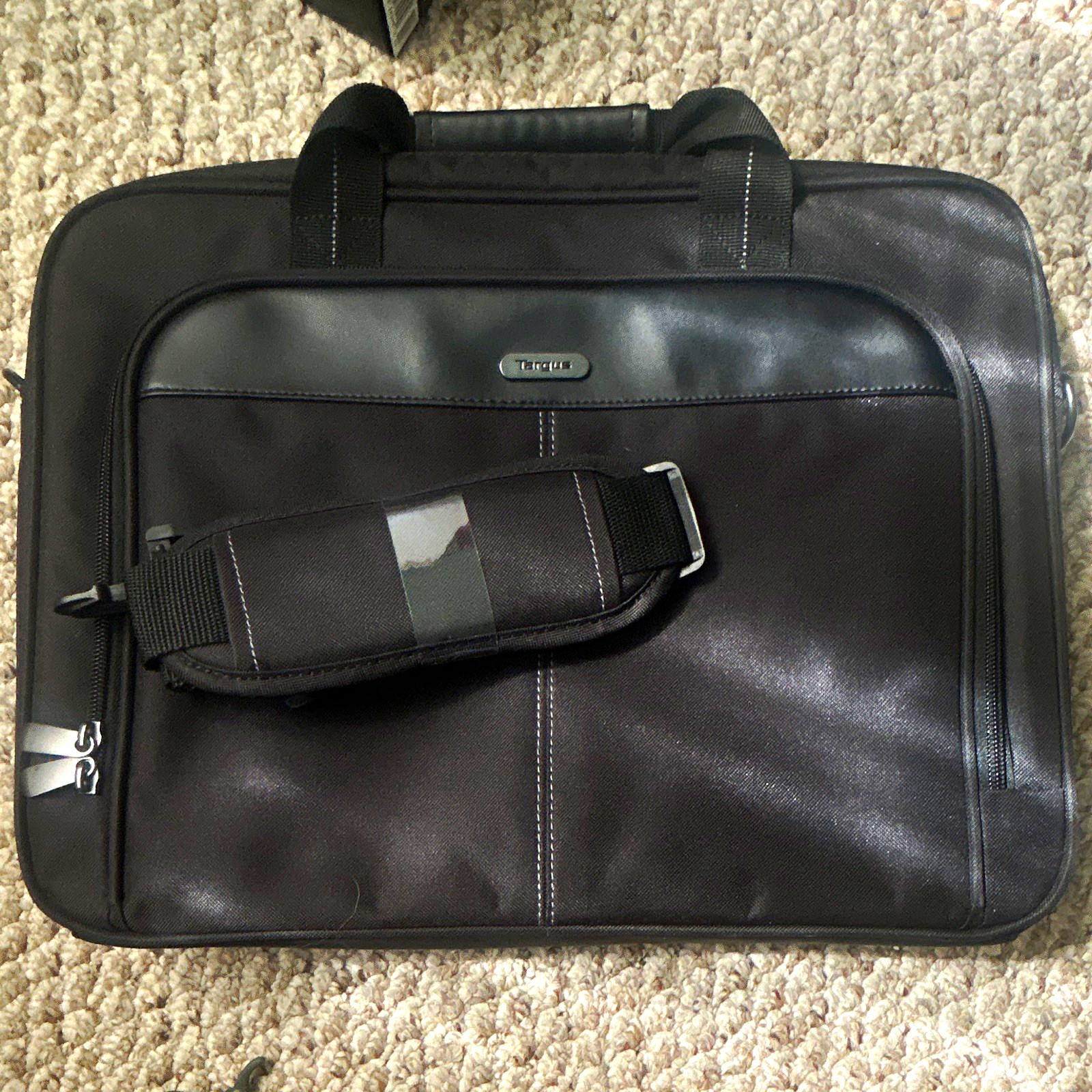 Targus 15 in Padded Nylon Laptop Briefcase Carry Case Bag, Black- Barely Used