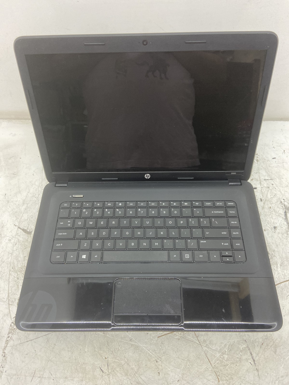 HP 2000-2D09WM AMD E-300 APU w/ RADEON Graphics 4 GB NO HDD