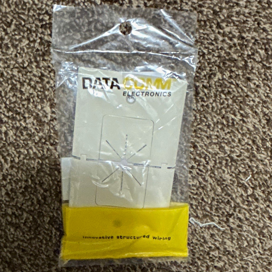DataComm Electronics Flexible Opening Wall Plate Beige 45-0017-LA