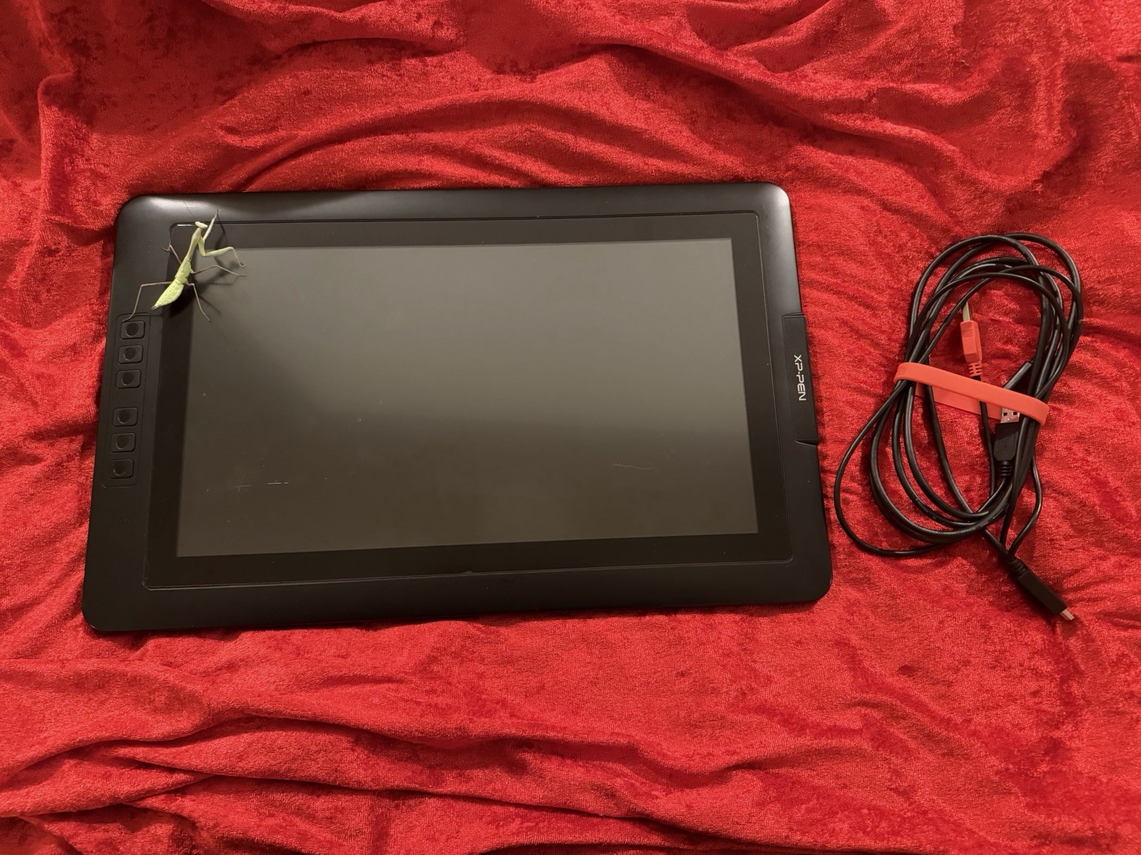 XP Pen Artist Series 15.6 Used Good Condition  Cord No Pen (Mantis for scale)