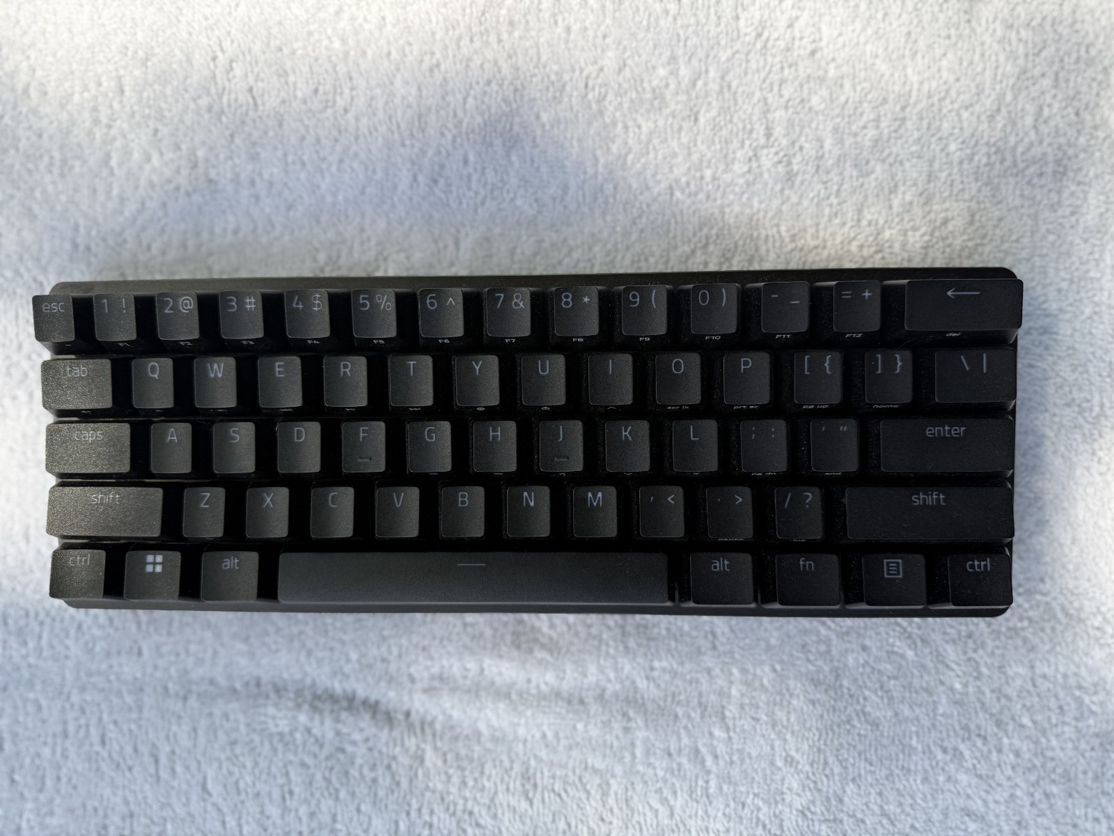 Razer Huntsman Mini 60% Gaming Keyboard Purple Clicky Optical Switches Black Cas