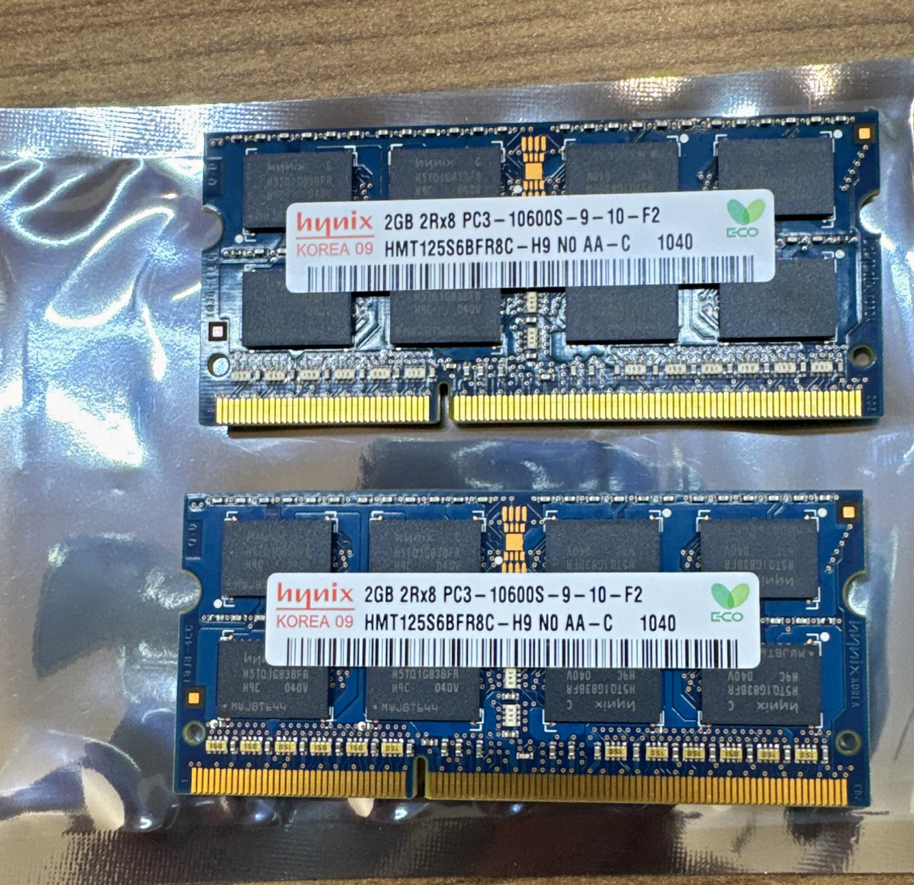 Hynix 4GB (2x2GB) DDR3 SO-DIMM 204-Pin PC3-10600S HMT125S6BFR8C-H9