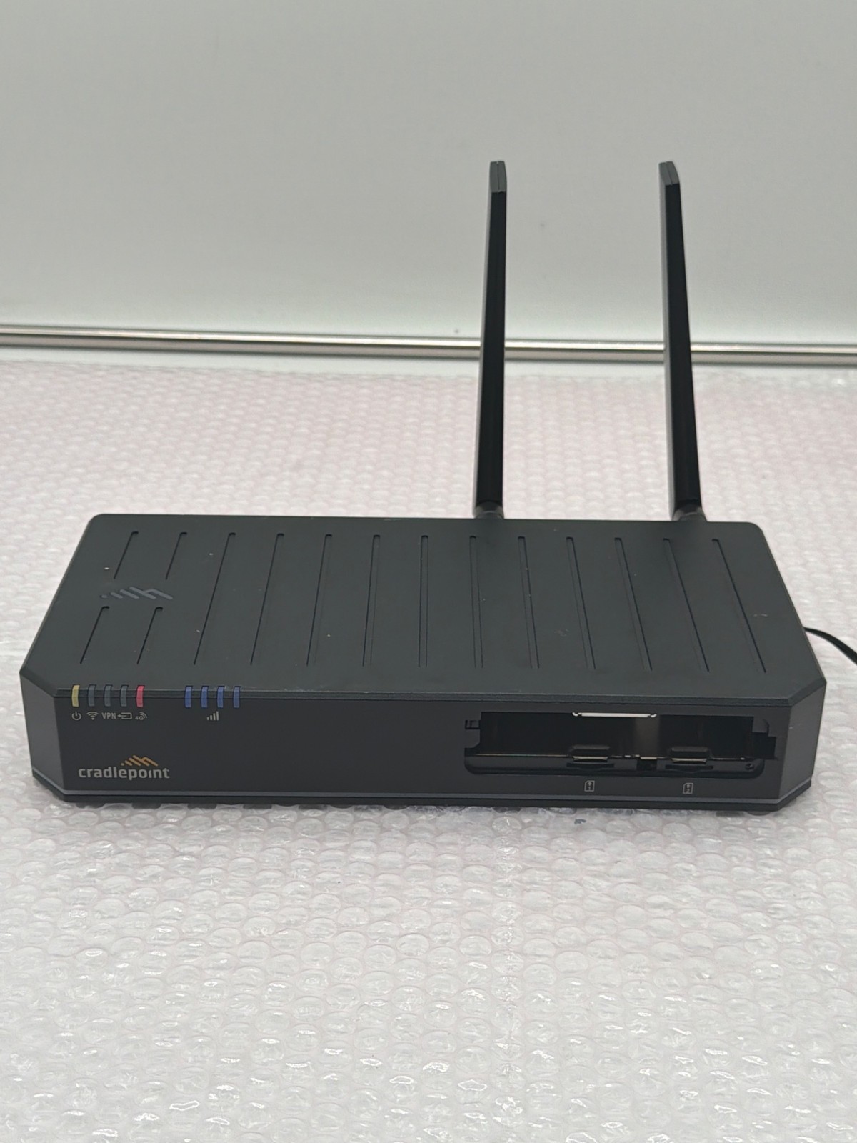 Cradlepoint E300 Enterprise LTE Router 4G WiFi Dual Antennas E300-C4D Used