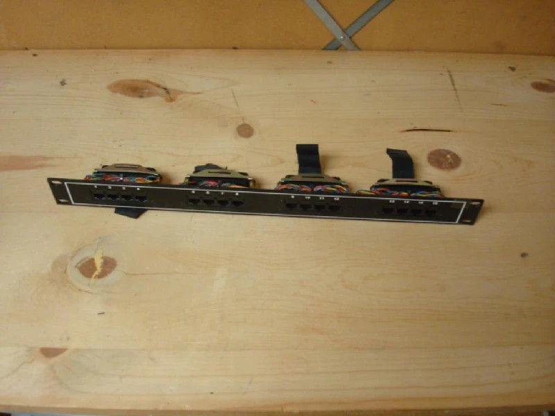 E136760 5L36 unknown 16PORT 19INCH rack mount (4 RJ45 to 50PIN centronic style)