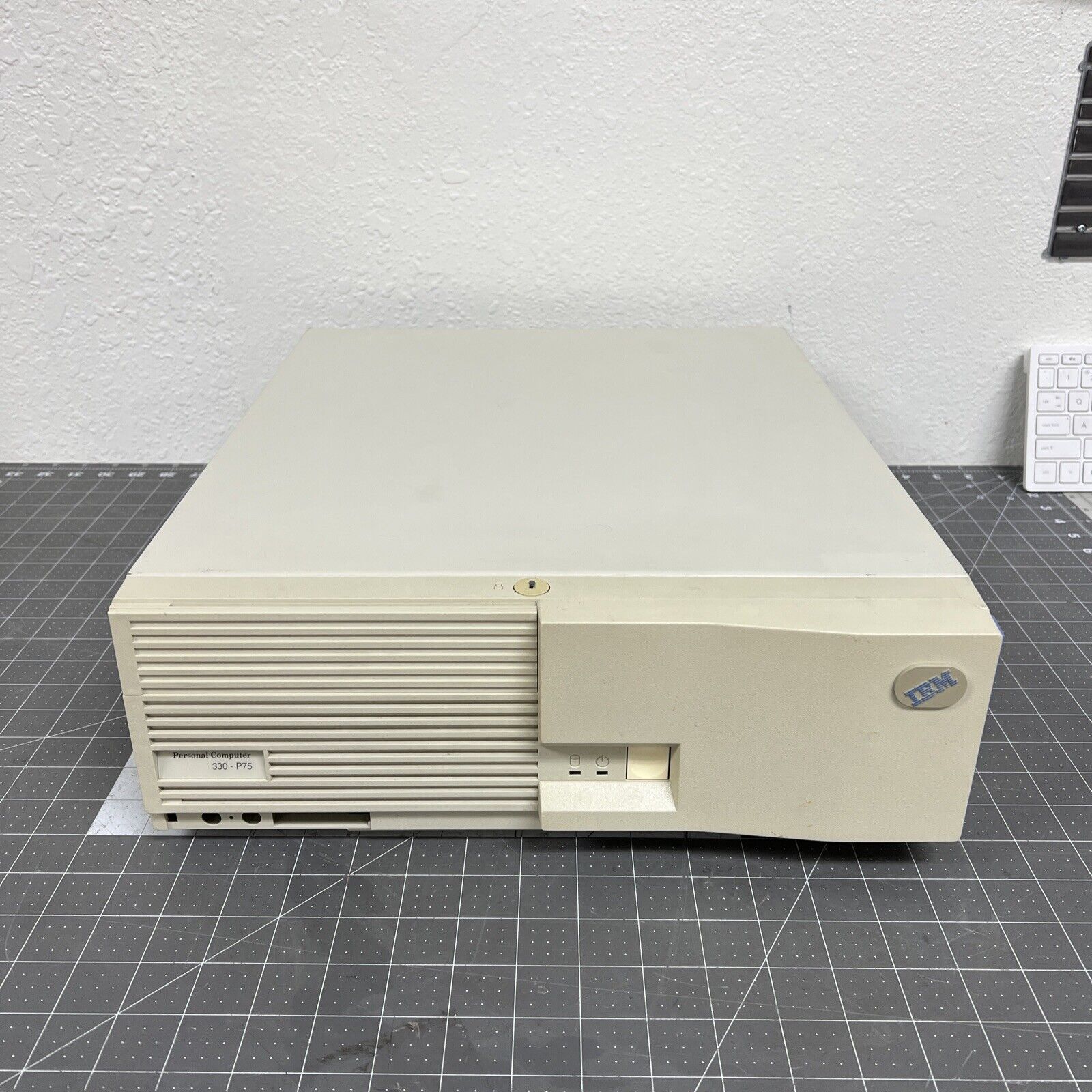 Vintage IBM Personal Computer 330-P75 *Read Description*