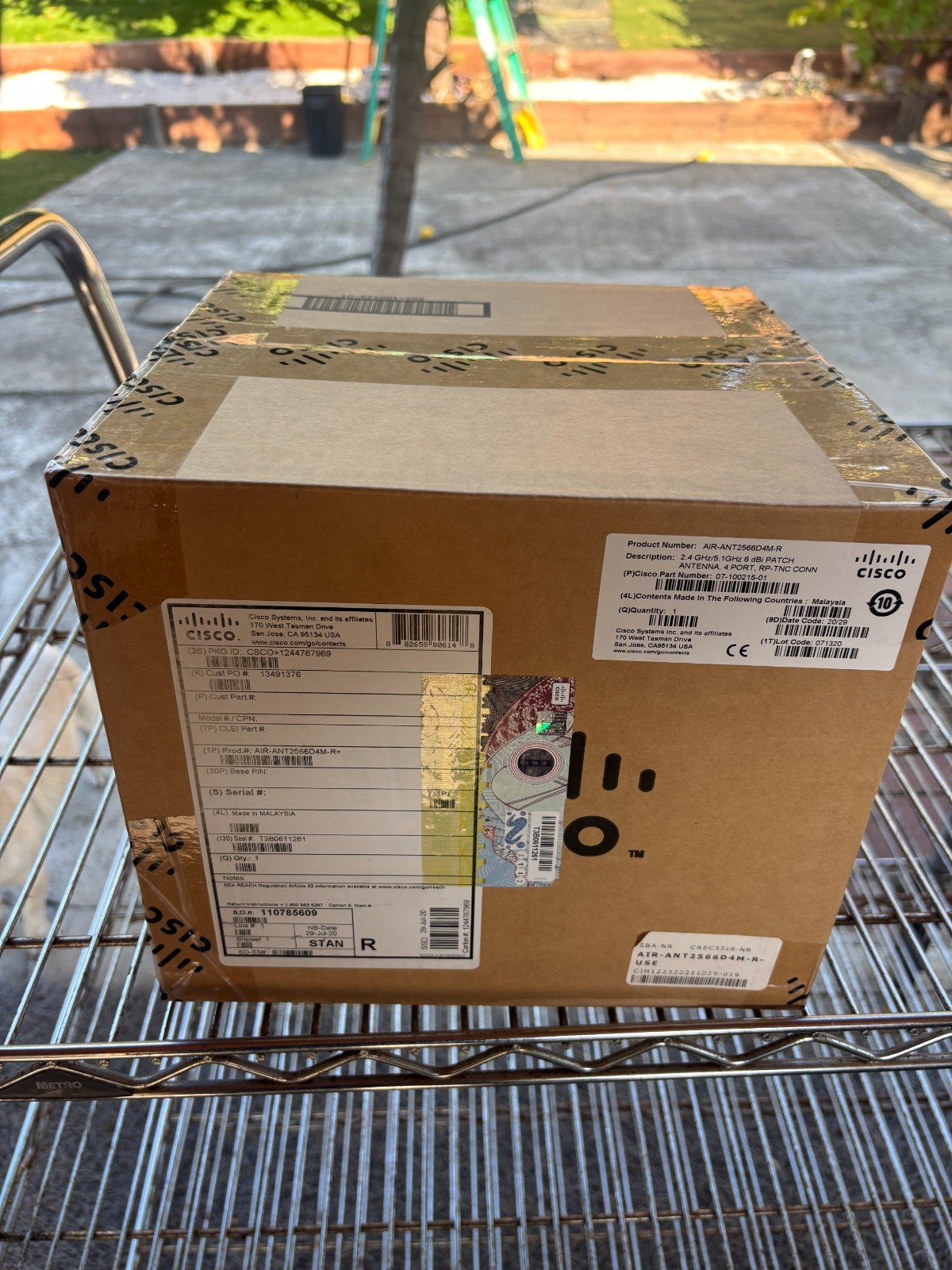 NEW Sealed Cisco AIR-ANT2566D4M-R 2.4GHz/5.1GHz 6dBi Patch Antenna, 4 Port