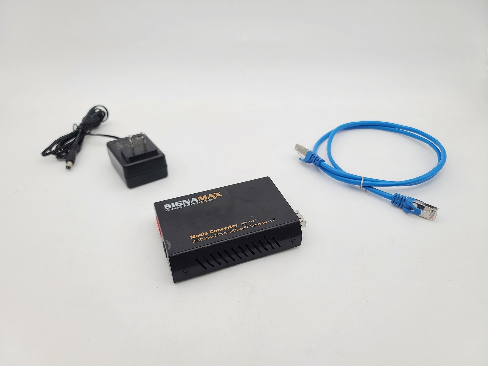 SIGNAMAX 065-1174 10/100 ETHERNET FIBER OPTIC MEDIA CONVERTER LC MULTIMODE