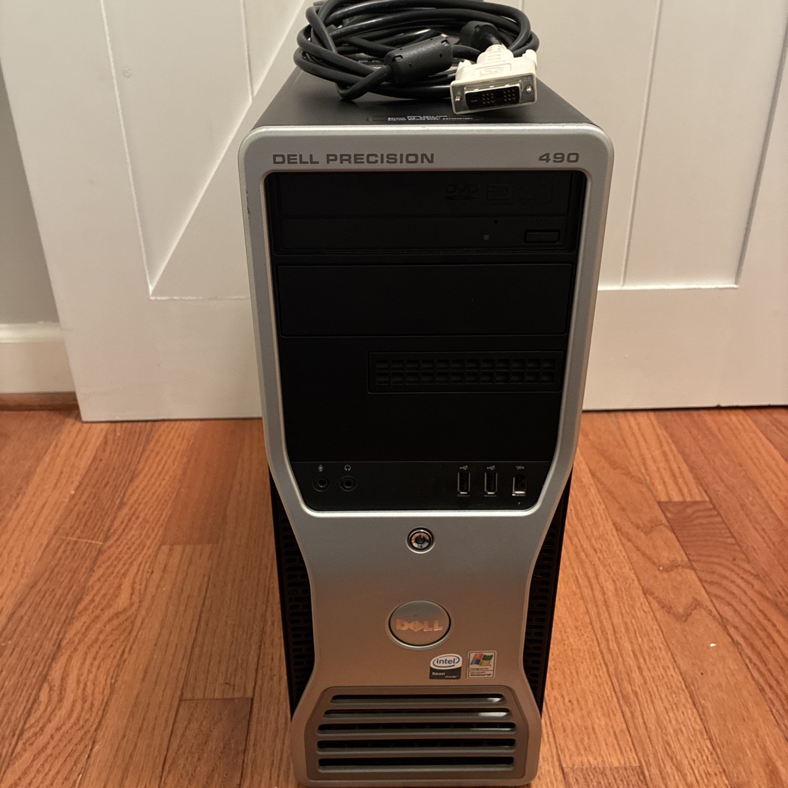 Dell Precision 490 Dual Intel Xeon 3.00 GHz, 4GB RAM, 160GB HD Desktop, 3.5" DVD