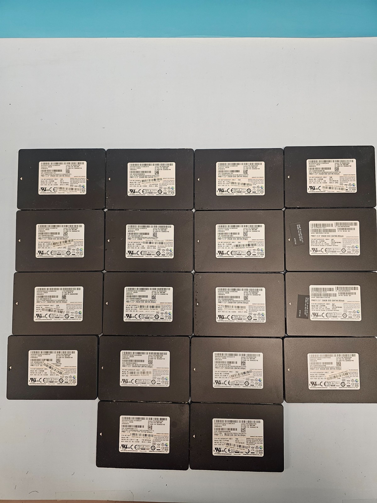 (LOT OF 18) SAMSUNG 256GB SSD PM871