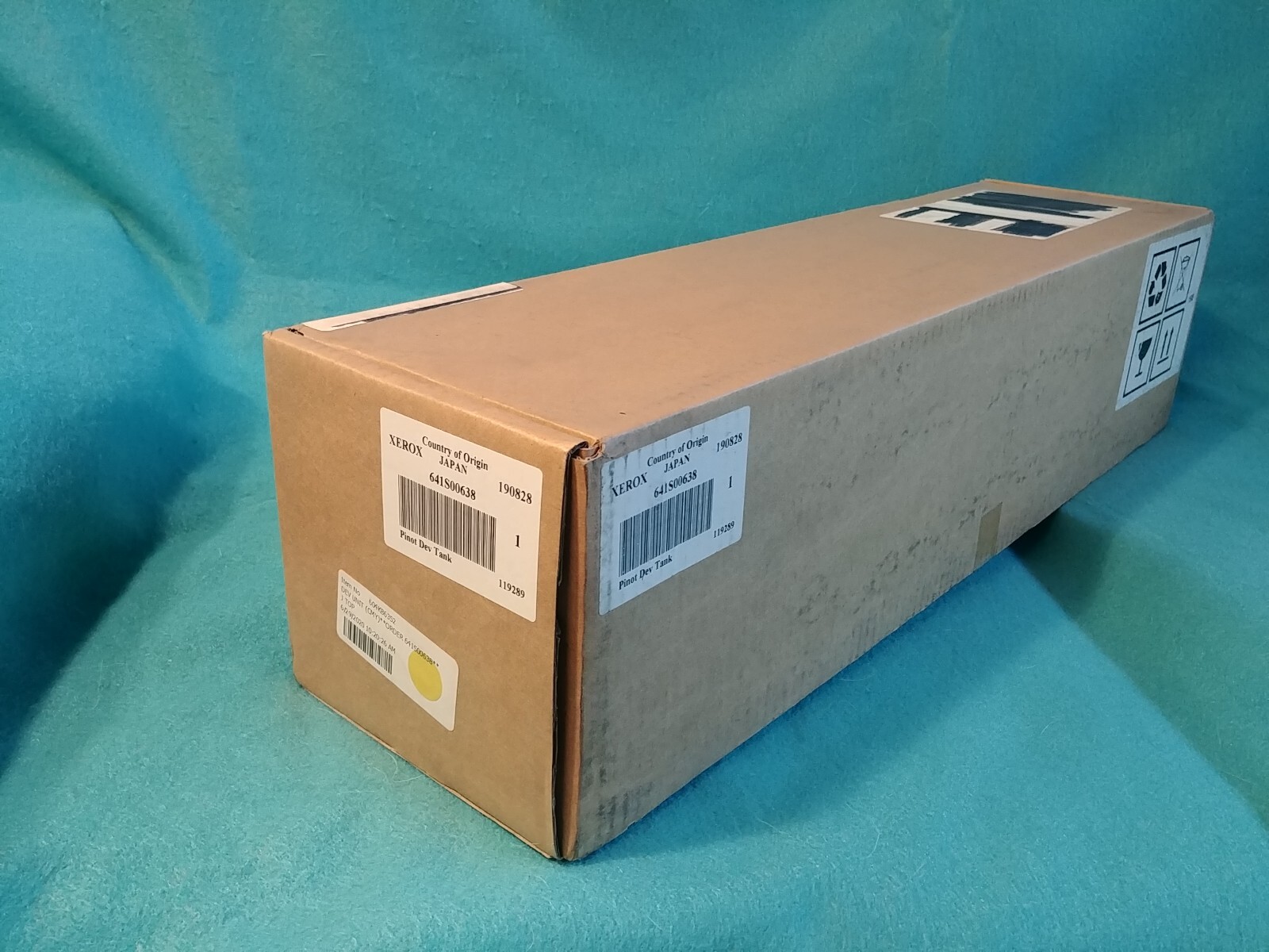 XEROX part 641S00638 DEV TANK KIT DEVELOPER HOUSING COLOR (*)