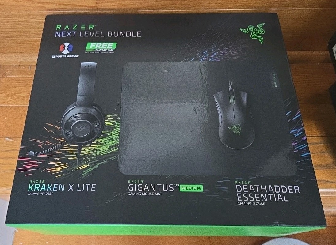 Razer Next Level Bundle - Gaming headset, mouse, and mouse pad - New in Box