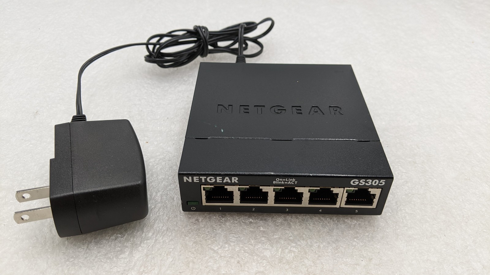 NETGEAR GS305v3 5-Port Gigabit Ethernet Switch W/ AC ADAPTER 