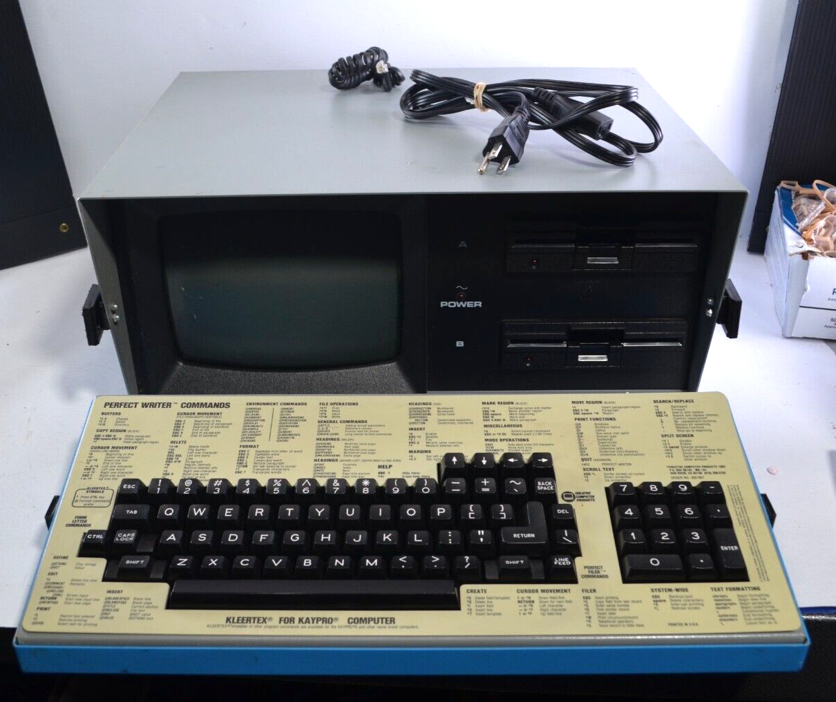 KAYPRO 2 Computer - Tested and Working (POWERS ON ) 81-014 Rare
