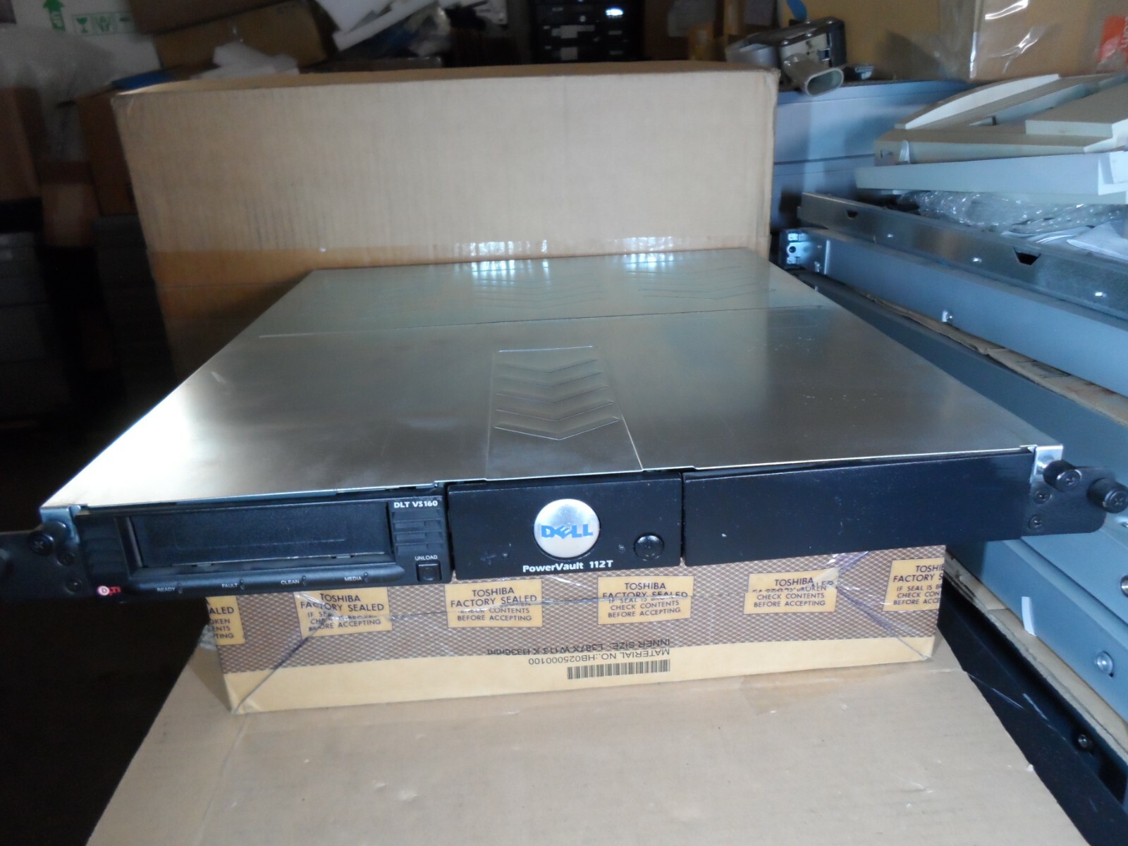 Dell PowerVault 112T PV112T with 1X VS160 SCSI LVD Rack Mount 1U Unit