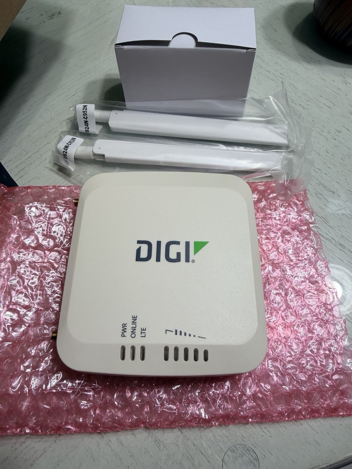 Digi Digi Wireless Router/Access Point White with 2 Antennas