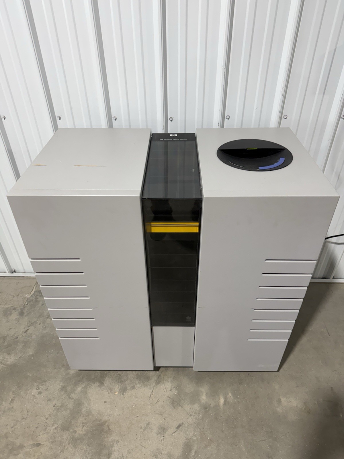 HP Surestore Optical 600mx Optical Jukebox Library - Powers On - Local Pickup