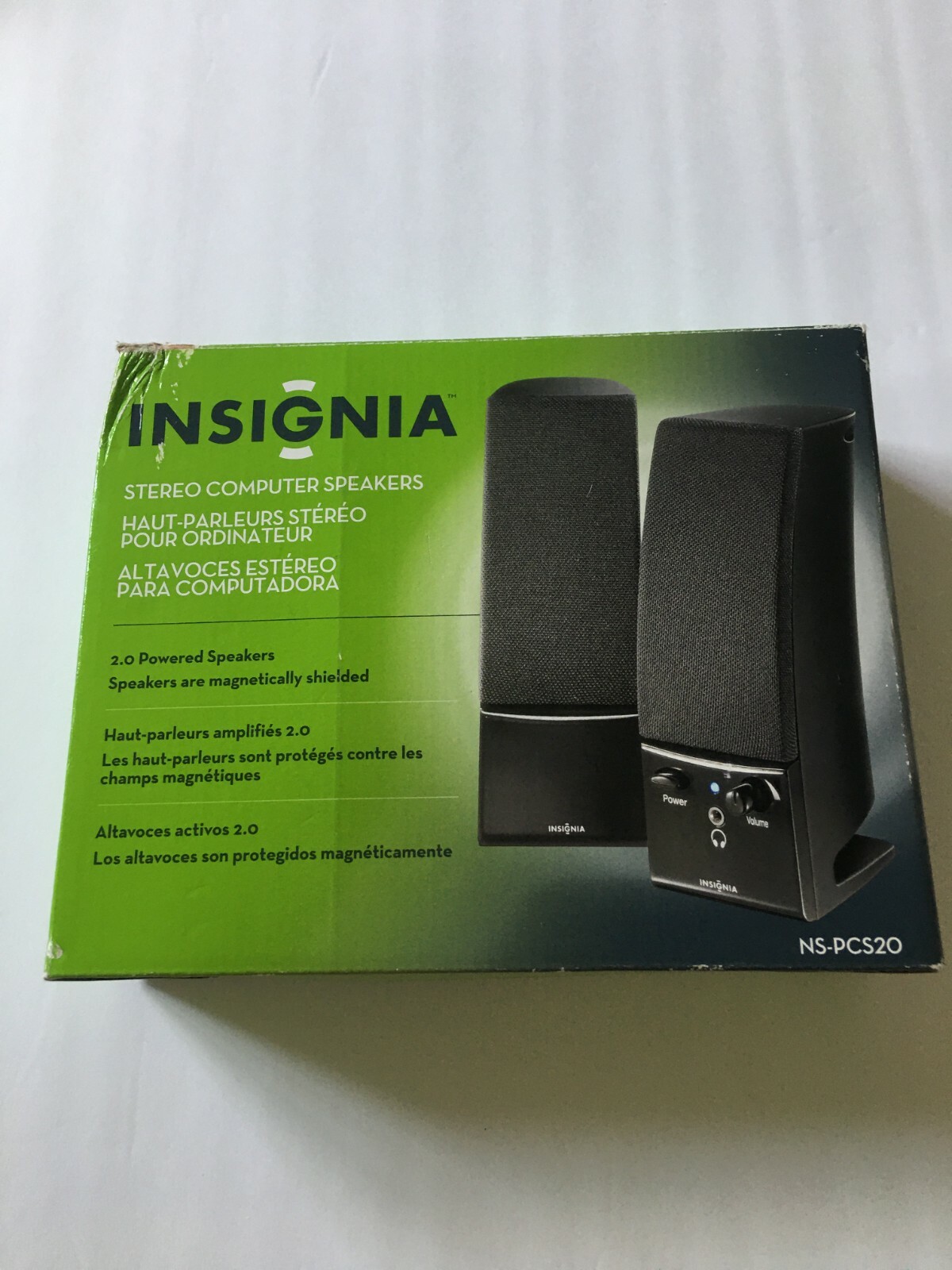 Insignia Stereo Computer NS-PCS40 2.0 Powered Speaker 2-Piece Black