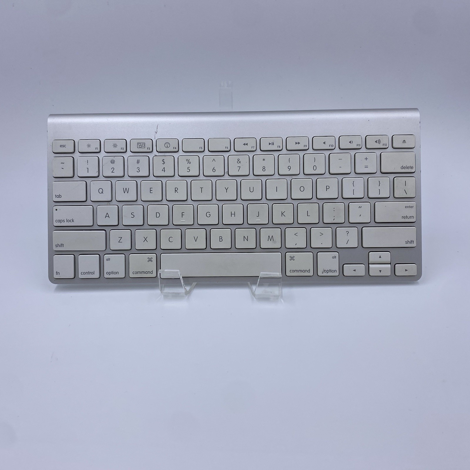 Apple Wireless Keyboard A1314 Bluetooth Aluminum 2-AA Battery Tested Working