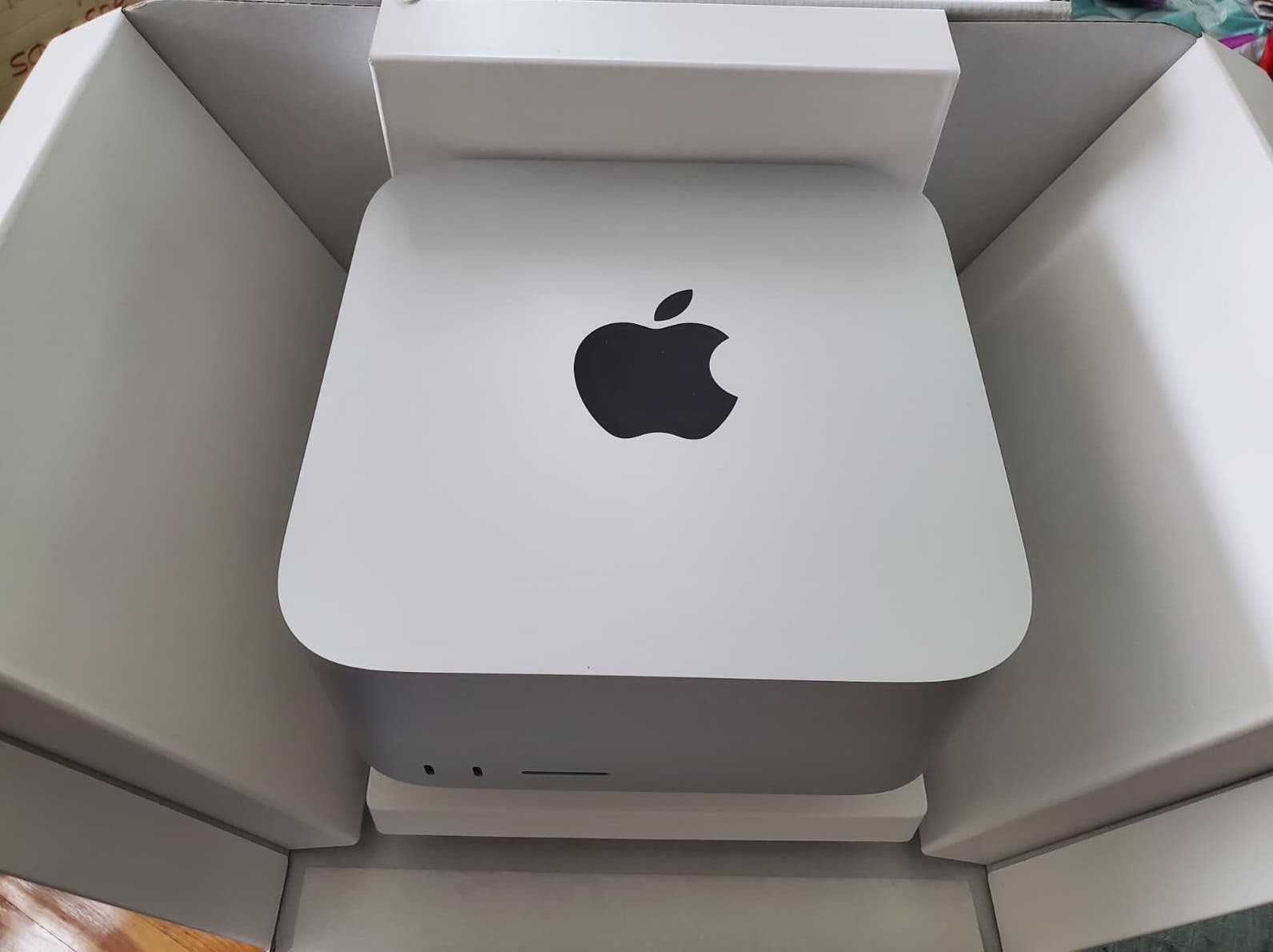 Apple Mac Studio M1 Max 32GB RAM 512GB SSD 24-Core GPU Excellent Condition