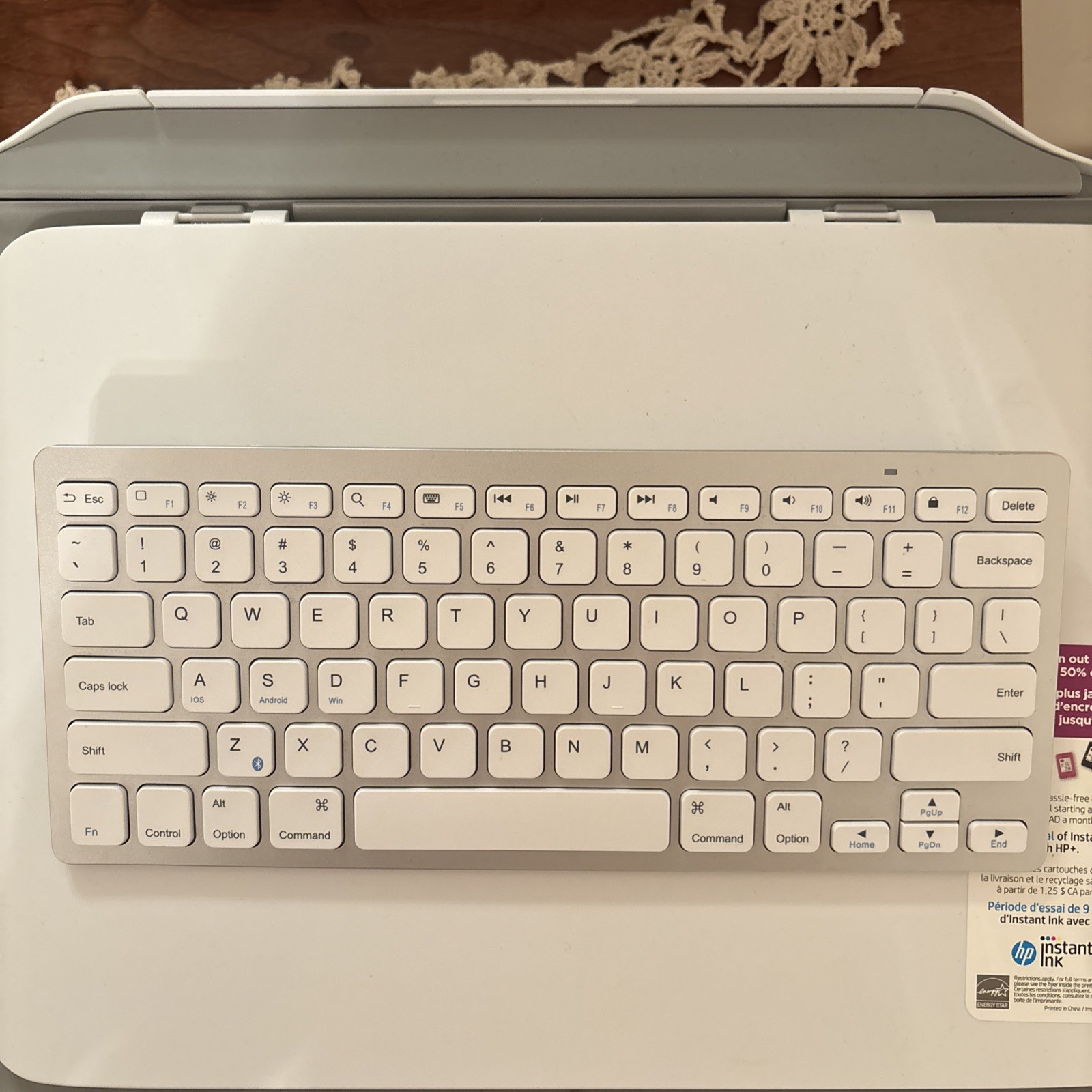 New Anker Ultra-Slim Bluetooth Wireless Keyboard Model A7726 White Silver iOS PC
