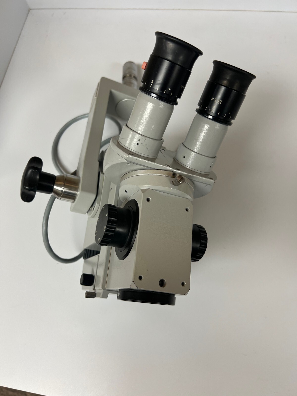Zeiss Opmi 1 surgical microscope