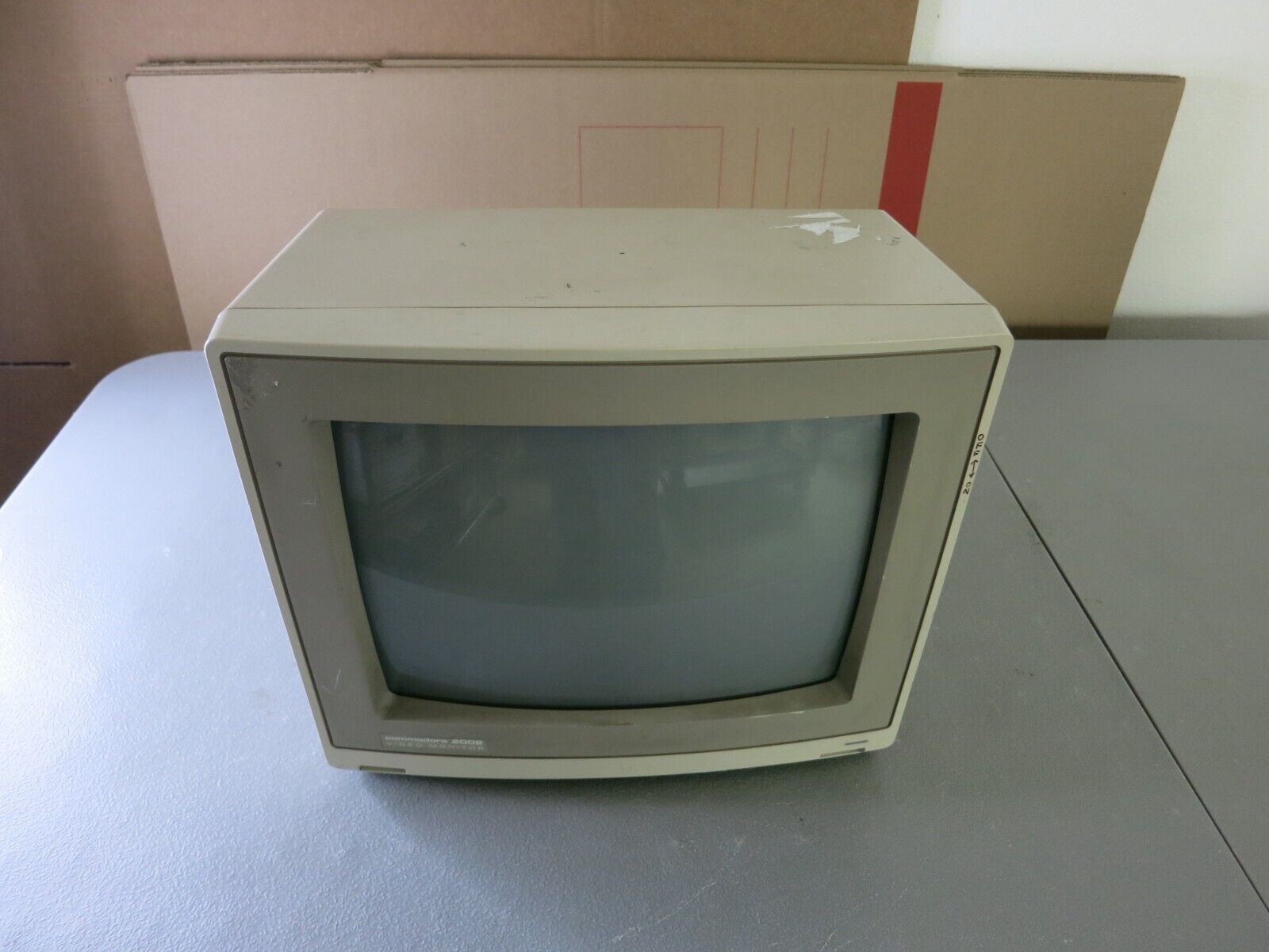 Vintage Commodore 2002 Personal Computer Display Monitor READ DESCRIPTION