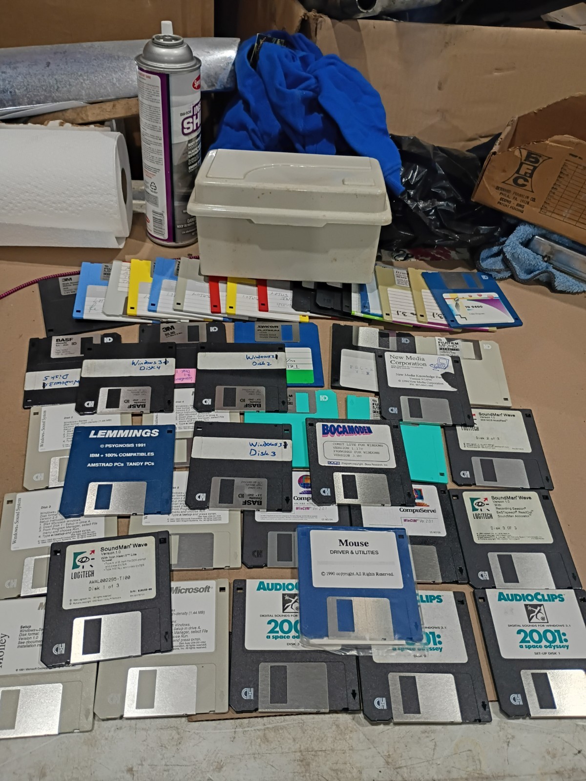 3.5" INCH USED FLOPPY LOT OF 44 DISCS W/ CASE Microsoft 