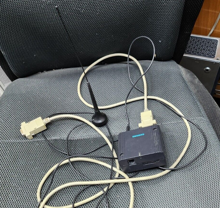 SIEMENS S30880-S8600-A100-1 TC35 Terminal Server with Antenna & Cable