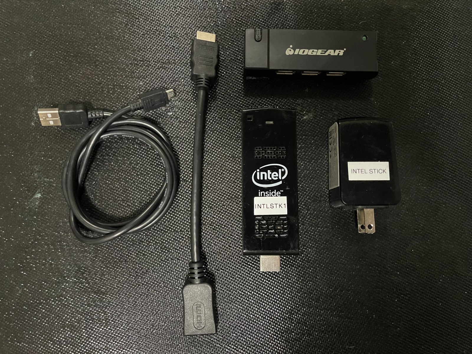 Intel Compute Stick "STCK1A32WFC"-HDMI-Win 10-64GB MICRO-32GB OB-Travel Computer