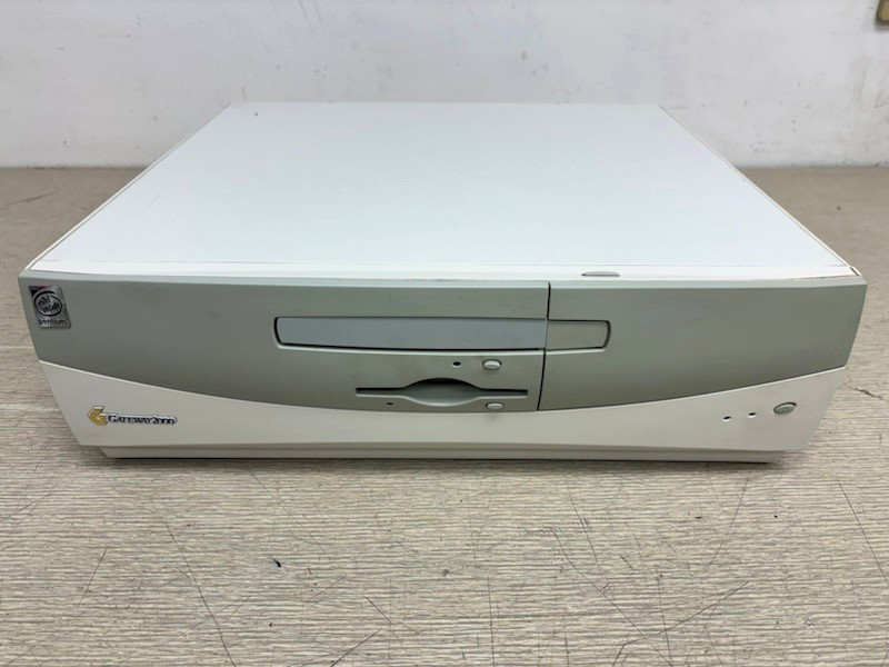 Vintage Gateway 2000 Desktop Computer Pentium R @200MHz 640KB P55C-200 No HDD