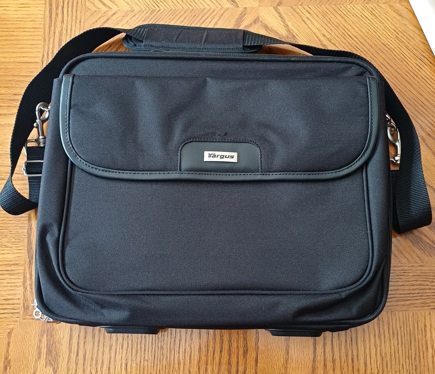 Targus 15.6 Traditional Notepac Laptop Case - GSA-OCN1-90 w/Shoulder Strap 