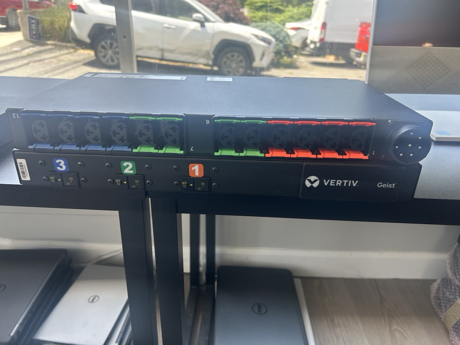 Vertiv Geist U1076