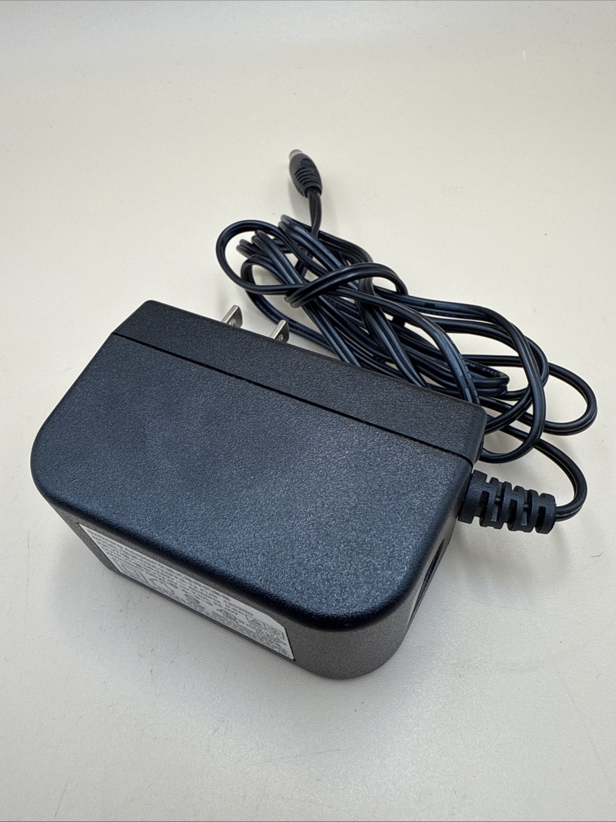 Dee Van Enterprise 12V 2A 24W DSA-24PFS-12 FUS 120200 Switching Adapter