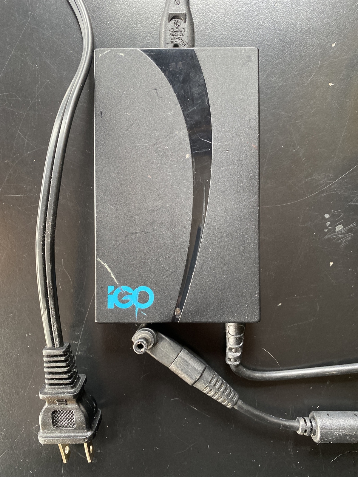 IGO Power Adapter 6630096-0100 B Wired Portable 19.5v 90W USB  AC Power Adapter