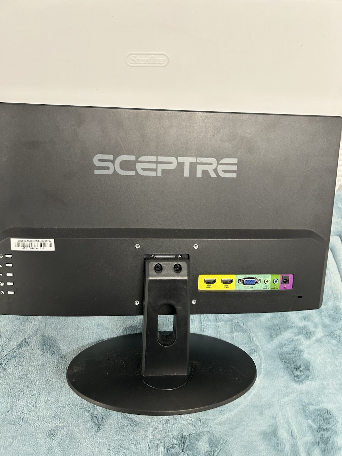 Sceptre E205W-16003R 20 inch Widescreen LED Monitor with Built in Speakers