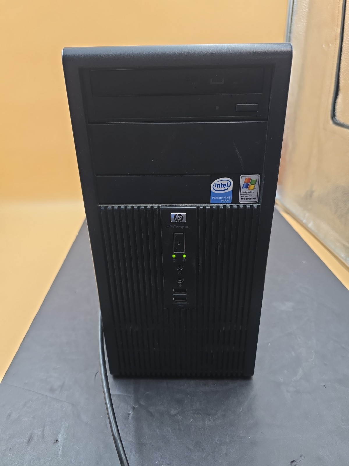 HP Compaq dx2300 Microtower Intel Core 2 Duo E4400 2.00GHz 1GB Powers On Unteste