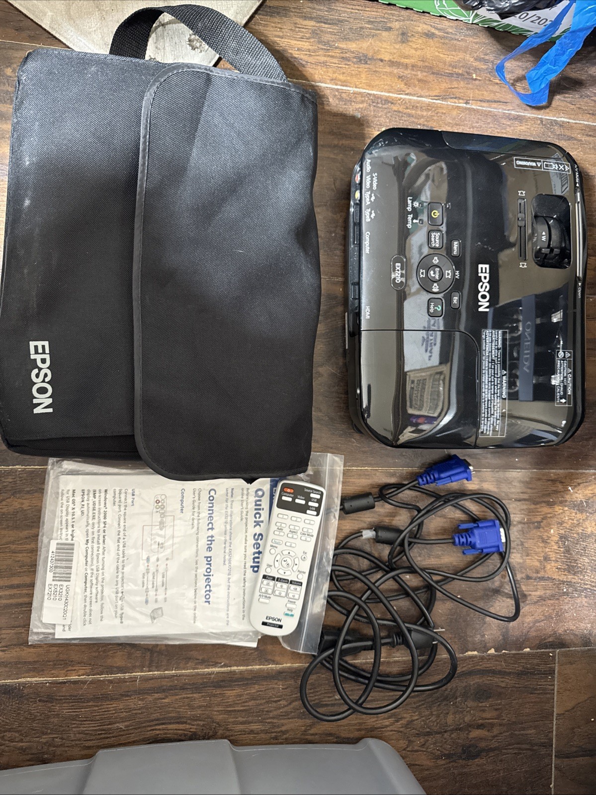 Epson Lightweight Projector EX7210 Portable H428A Bag Remote Cords Manual Works