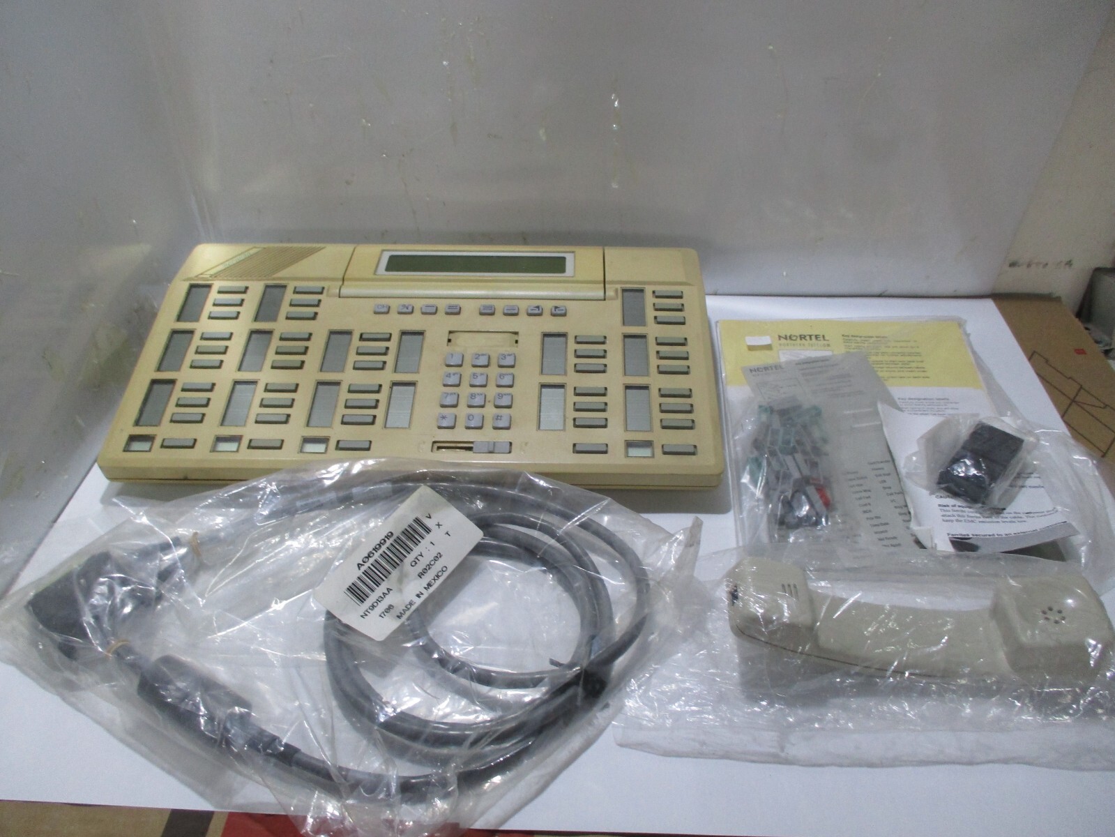 Nortel Meridian M2250 BOXED Console  NT6G00AF35 w/ Accessories